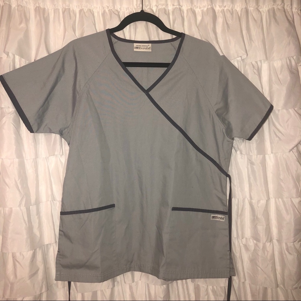 Women’s Scrub Tops (2)